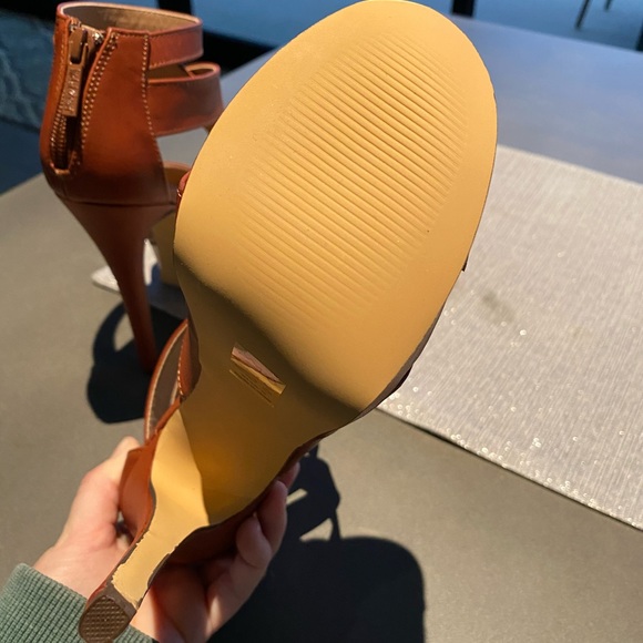 Brand new! ~Never been worn~ - Picture 4 of 8